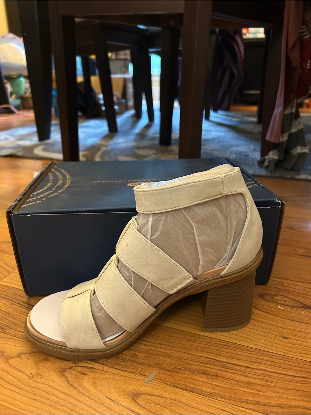 Dr Scholls cream heeled sandals